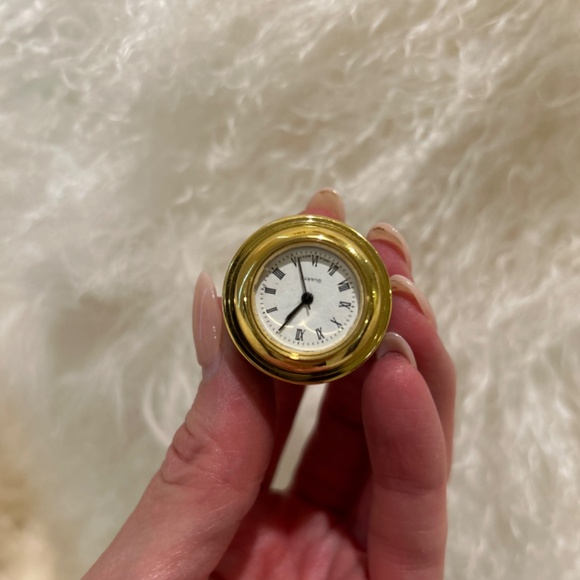 Vivian Alexander Egg Necklace with clock - Picture 5 of 6